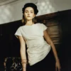 modelo pose 1 blusa blanca Venus Blusa Venus
